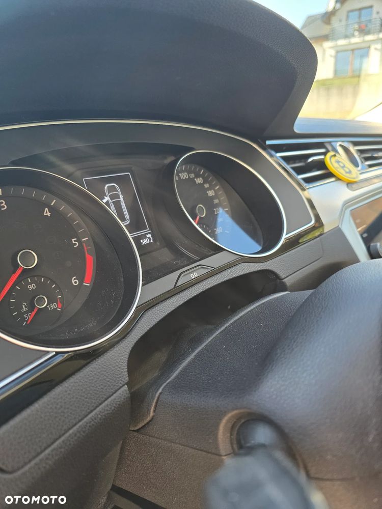 Volkswagen Passat 2.0 TDI SCR - 12