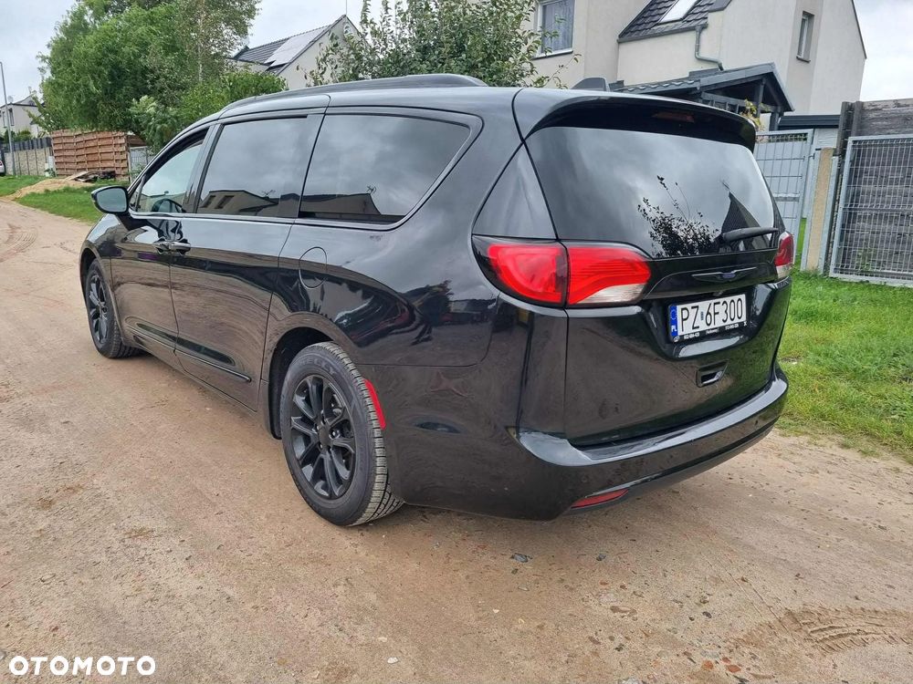 Chrysler Pacifica - 4
