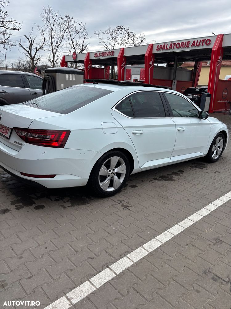 Skoda Superb 2.0 TDI DSG Sportline - 3