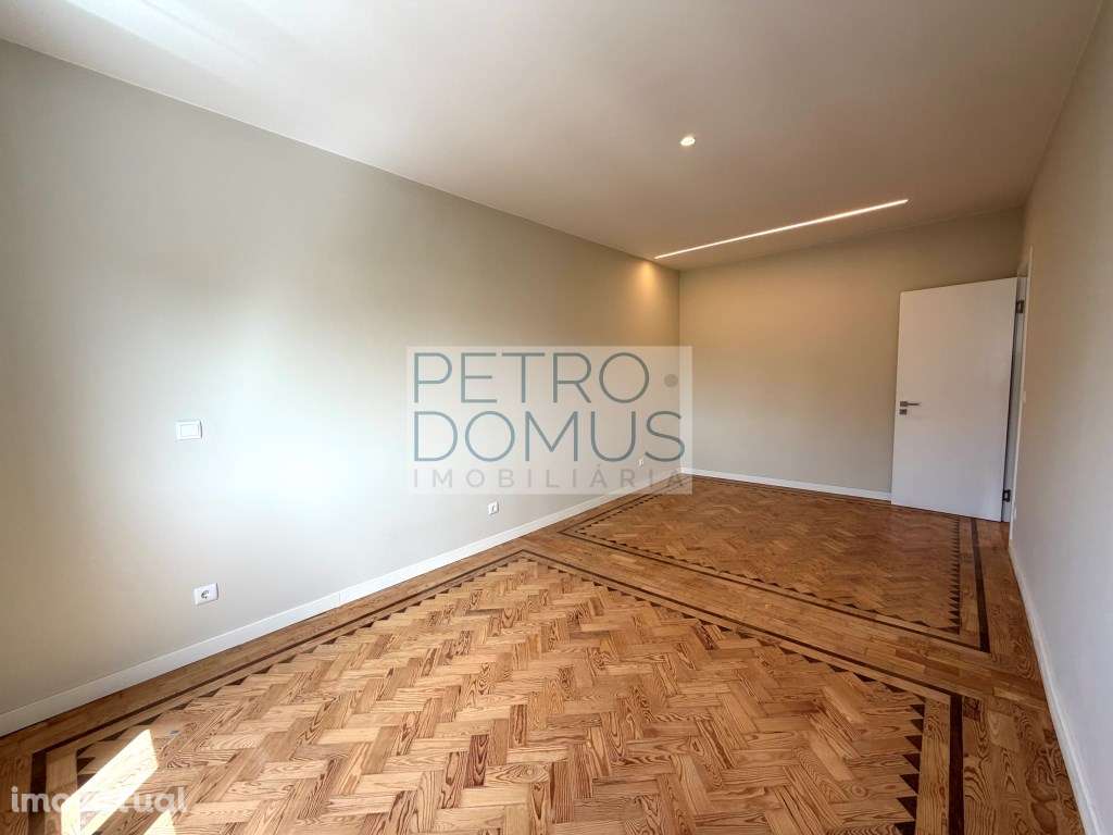 T2 TOTALMENTE REMODELADO EM CONDOMÍNIO COM PISCINA - PENHA DE FRANÇA - Grande imagem: 4/19