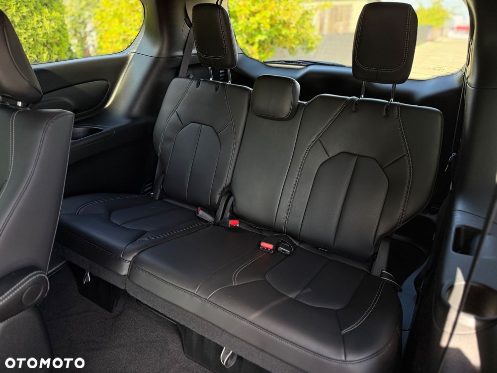 Chrysler Pacifica - 28