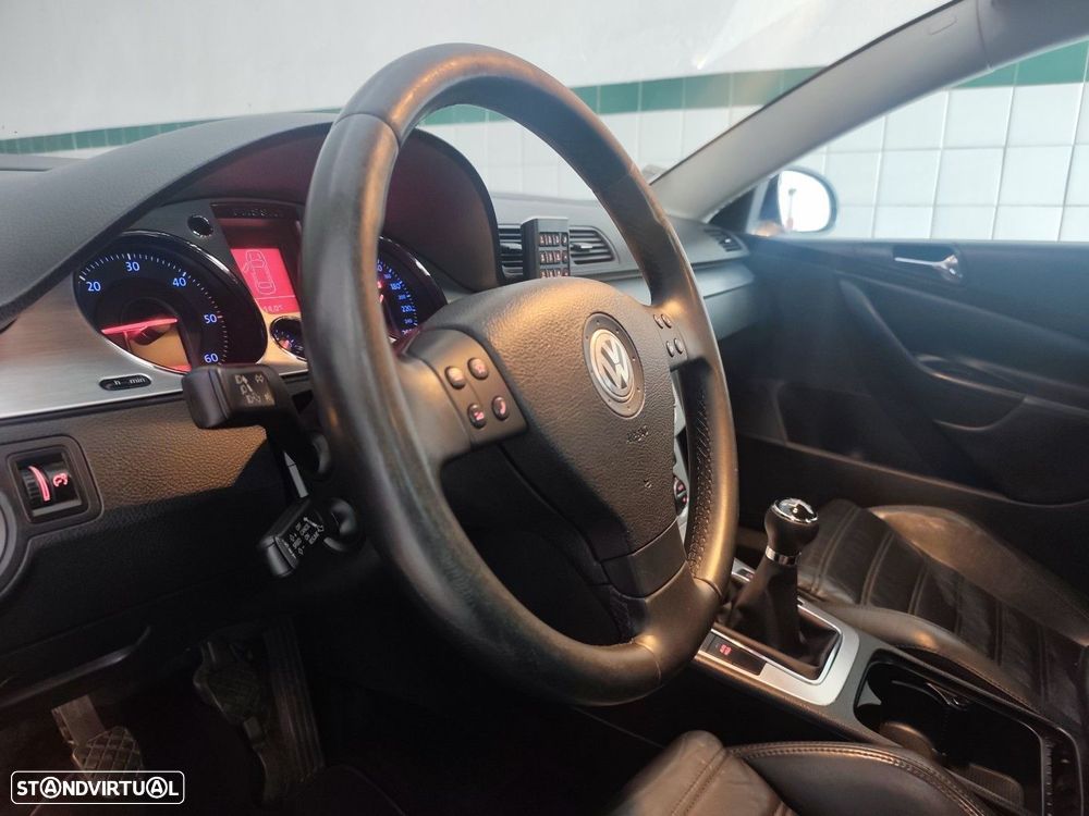 VW Passat Variant 2.0 TDi Highline - 21