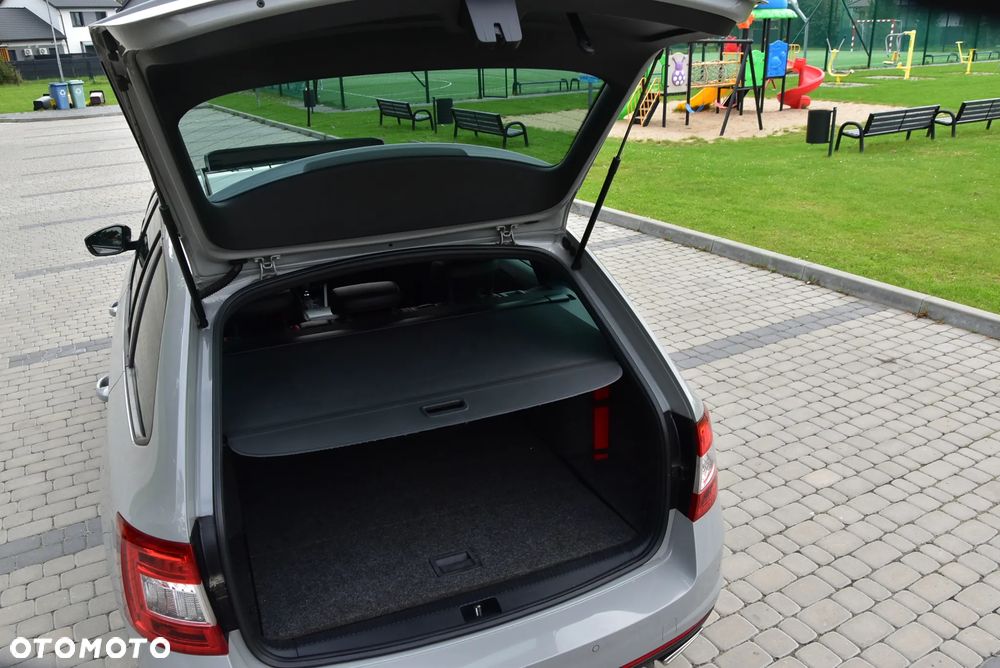 Skoda Octavia 2.0 TDI DSG RS - 21