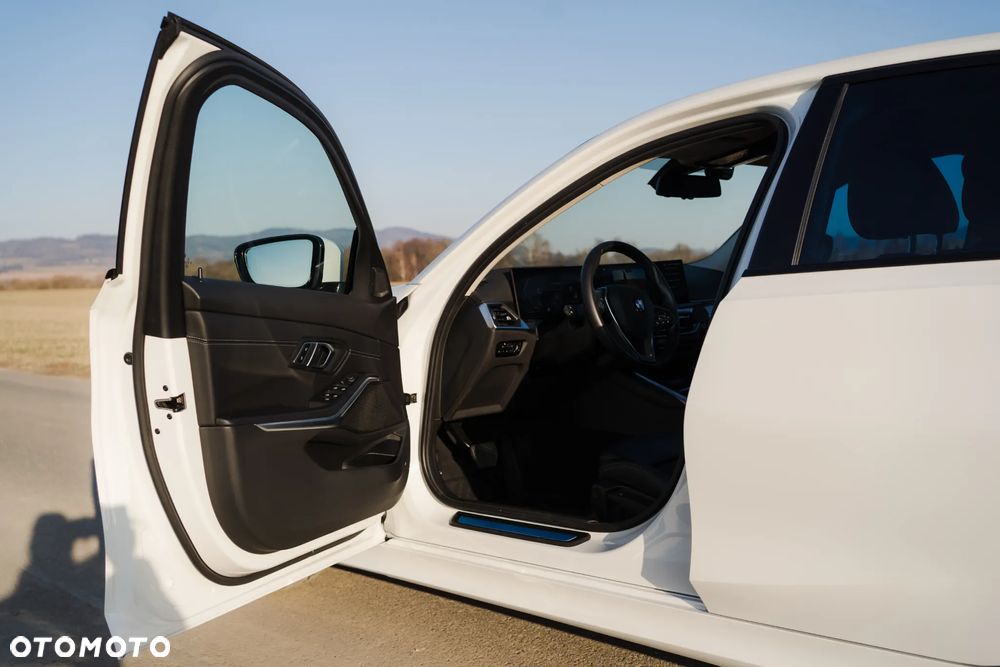 BMW Seria 3 318d - 19