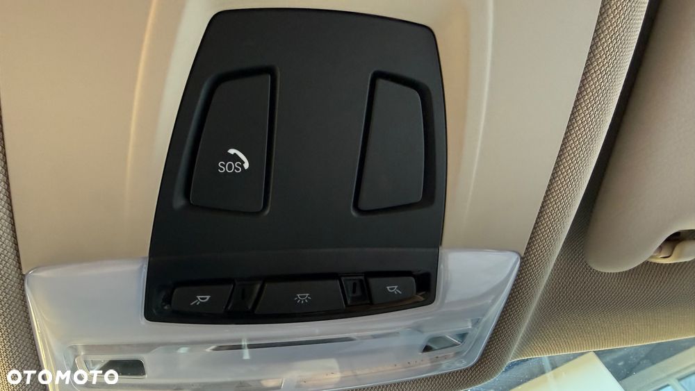 BMW Seria 3 320i Luxury Line - 37