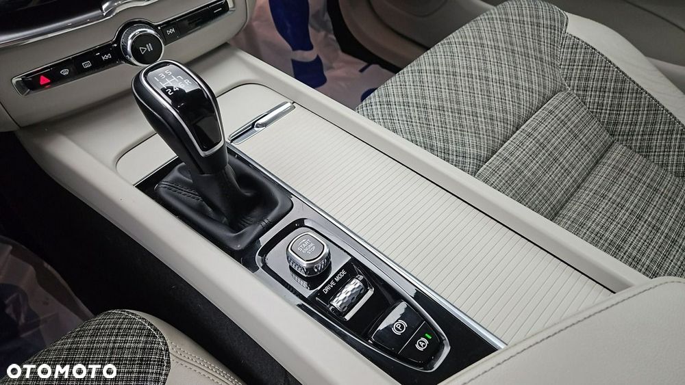 Volvo XC 60 D3 Momentum Pro - 18