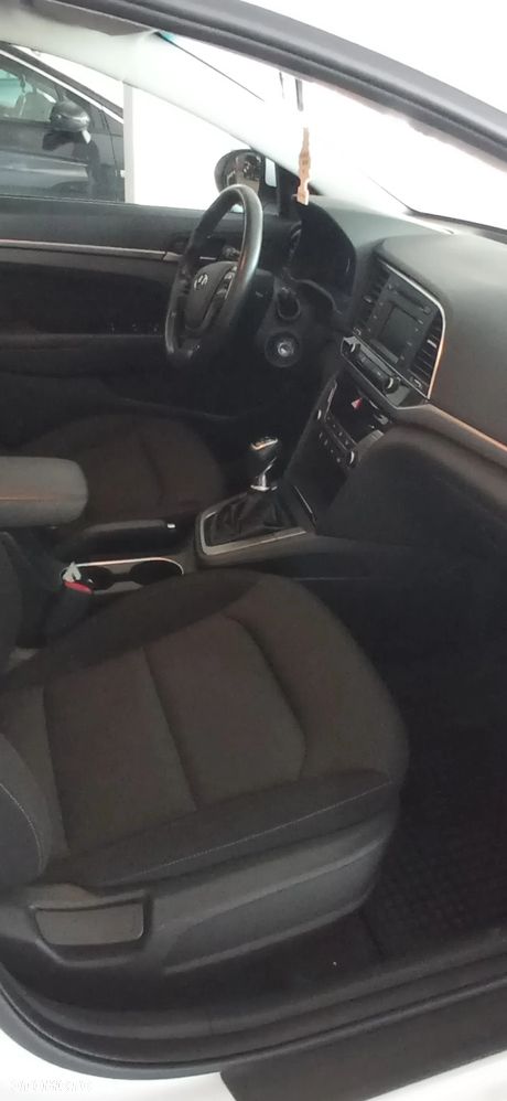Hyundai Elantra 1.6 Comfort Premiere - 7
