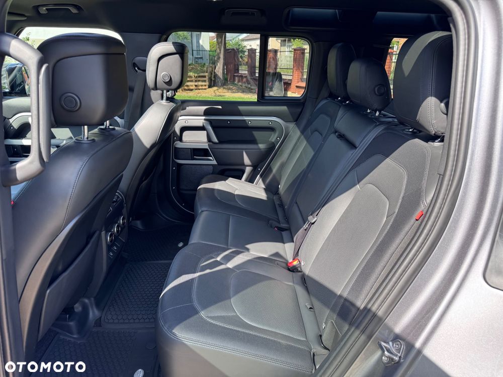 Land Rover Defender 3.0 P400 mHEV X-Dynamic HSE - 24