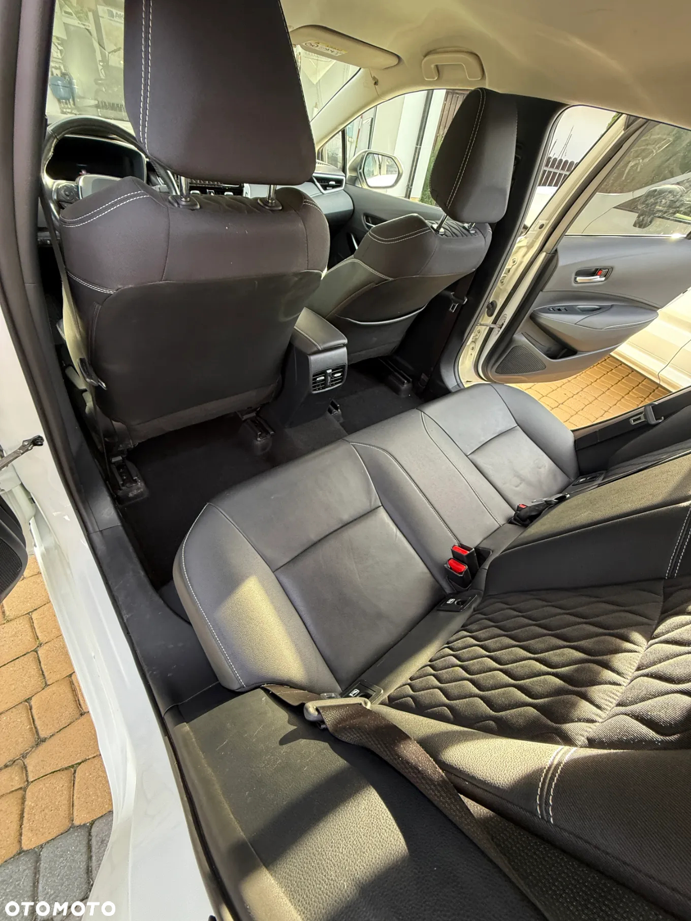 Toyota Corolla 1.8 Hybrid Executive - 27