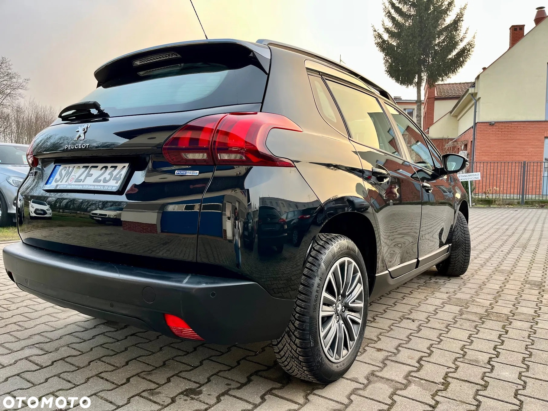 Peugeot 2008 1.2 Pure Tech Style S&S - 9