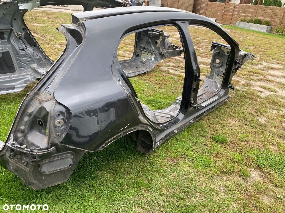 MERCEDES gla 156 slupek prog prawy lewy caly bok kolor 191 - 2