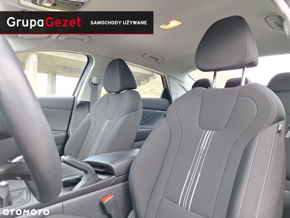 Hyundai Elantra - 11