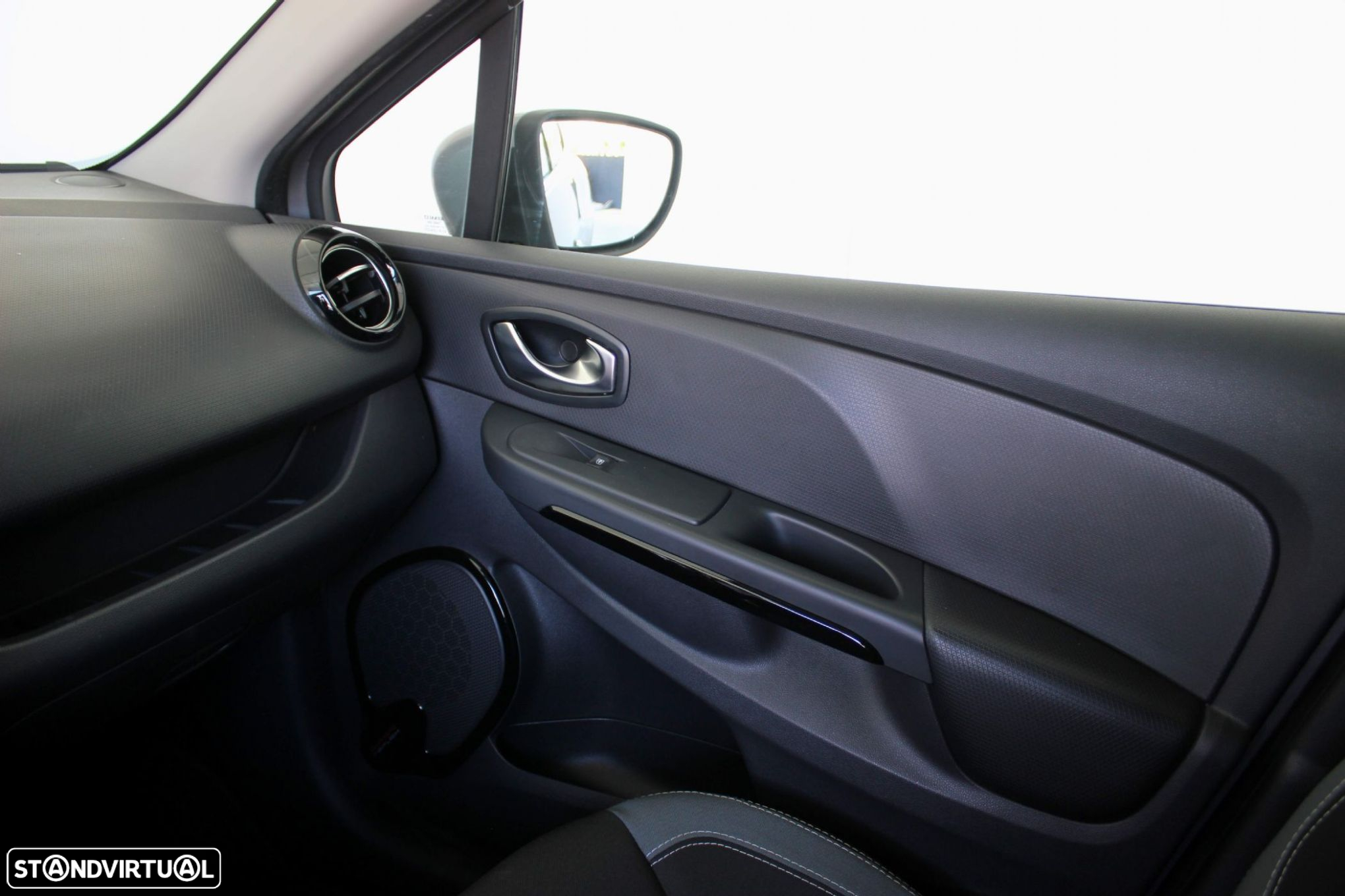 Renault Clio 0.9 TCe Limited - 32