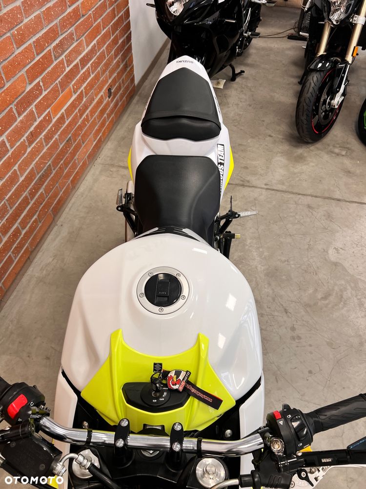 Suzuki GSR - 20