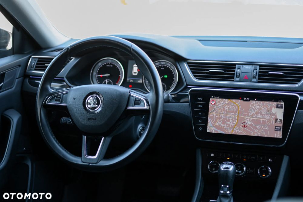 Skoda Superb 2.0 TDI SCR 4x4 L&K DSG - 9