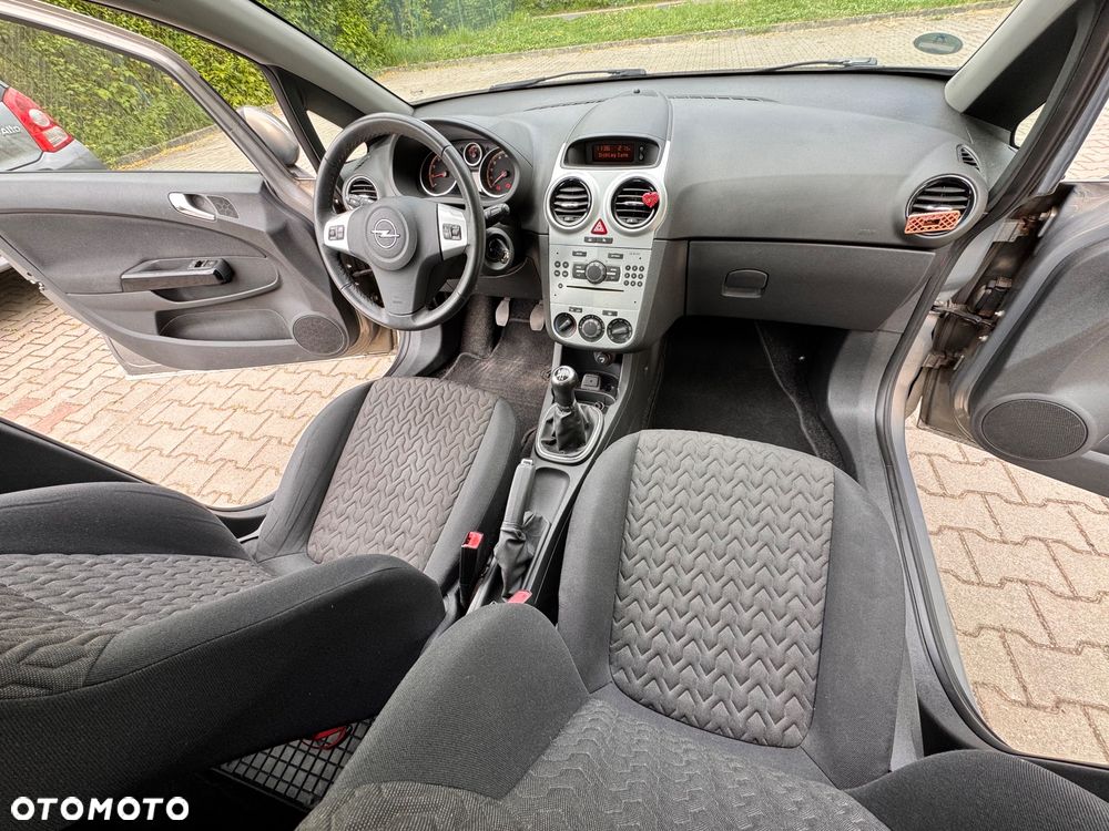 Opel Corsa 1.2 16V Essentia - 18
