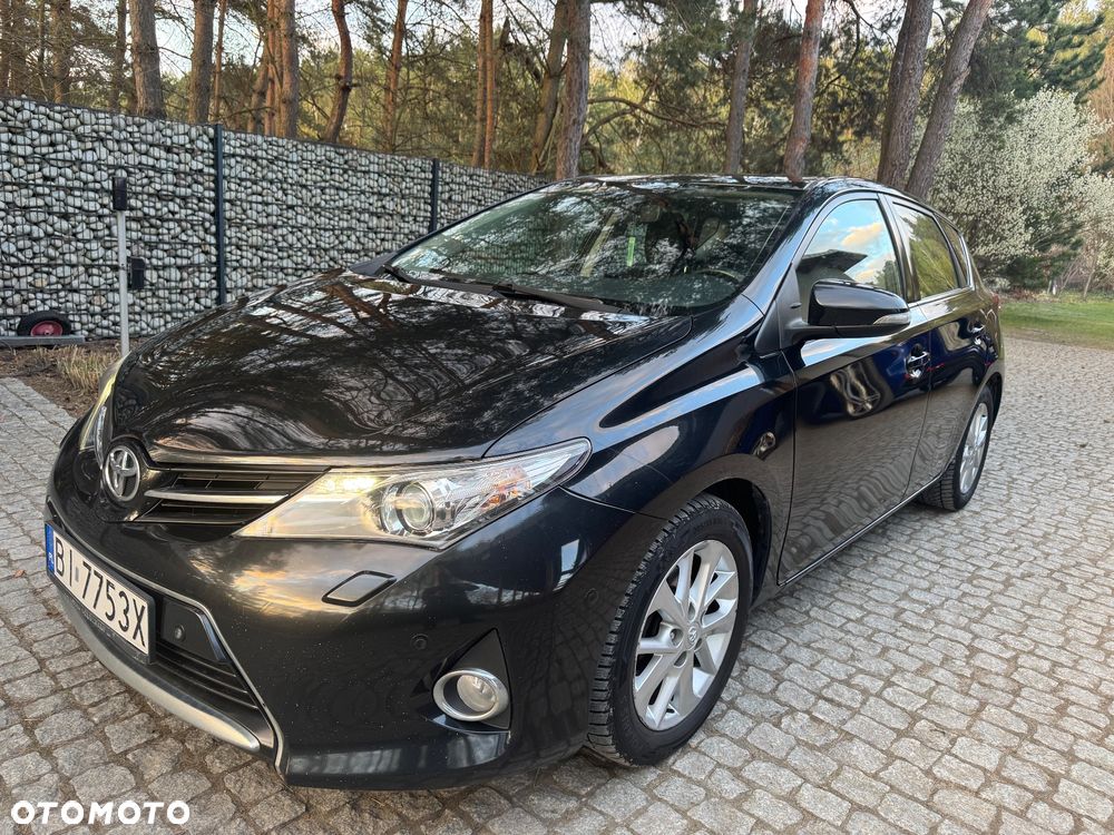 Toyota Auris 1.6 Premium + - 1