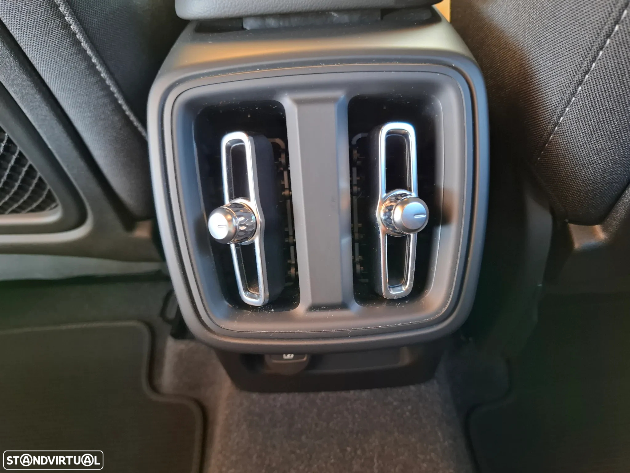 Volvo XC 40 1.5 T2 Plus Dark Auto - 35