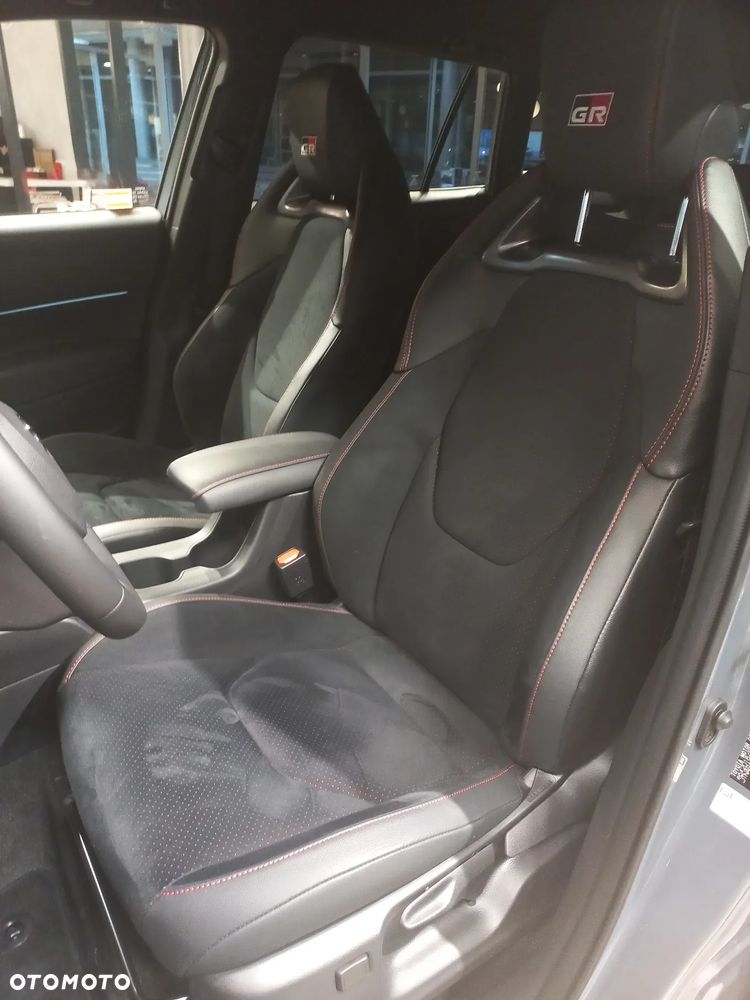 Toyota Corolla Cross 2.0 Hybrid GR Sport - 6