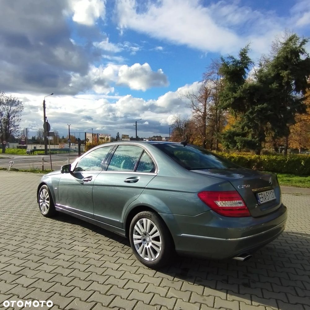 Mercedes-Benz Klasa C 250 CGI BlueEff Elegance - 4