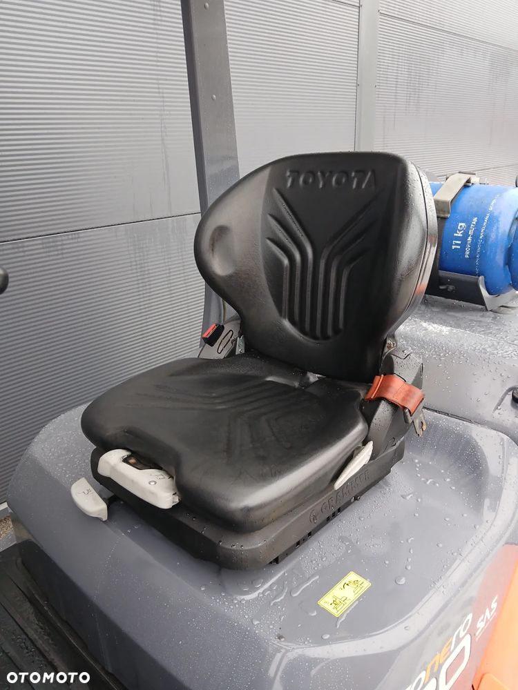 Toyota 02-8FGF30 - 8