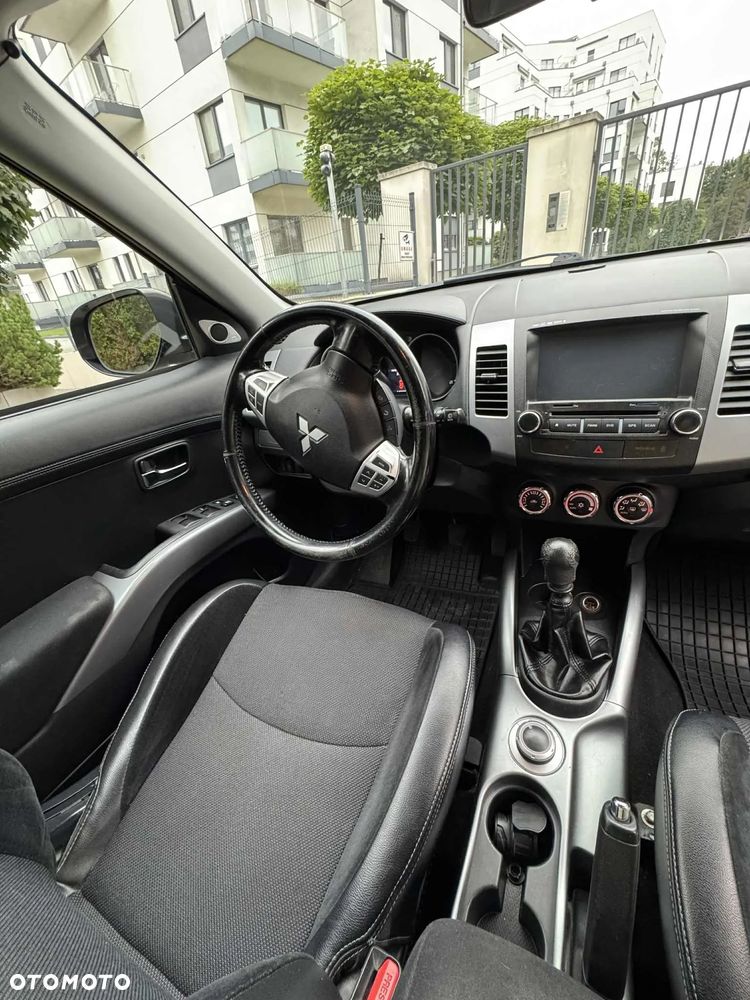 Mitsubishi Outlander 2.0 DID Intense + SE - 9