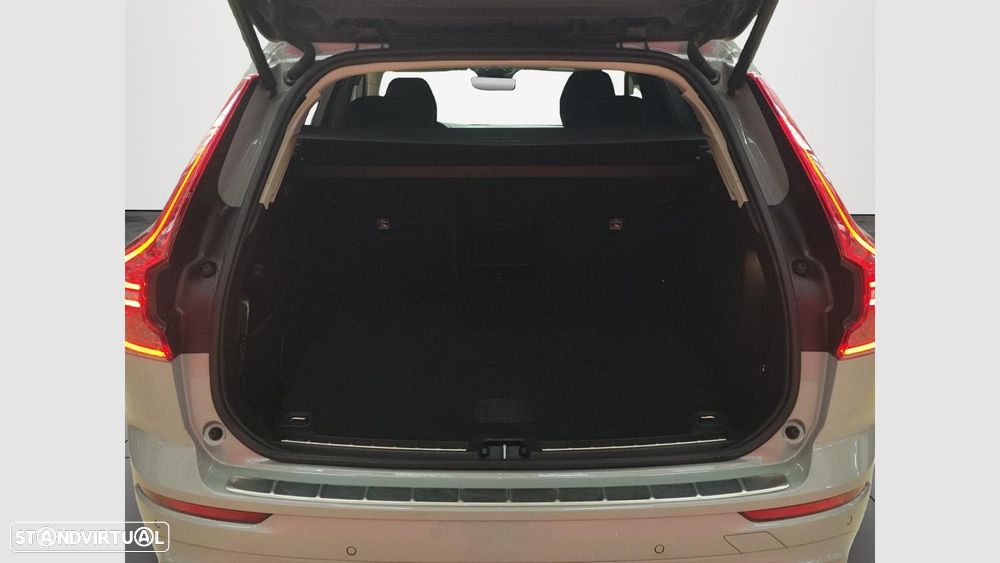 Volvo XC 60 2.0 T6 PHEV Plus Dark AWD - 17