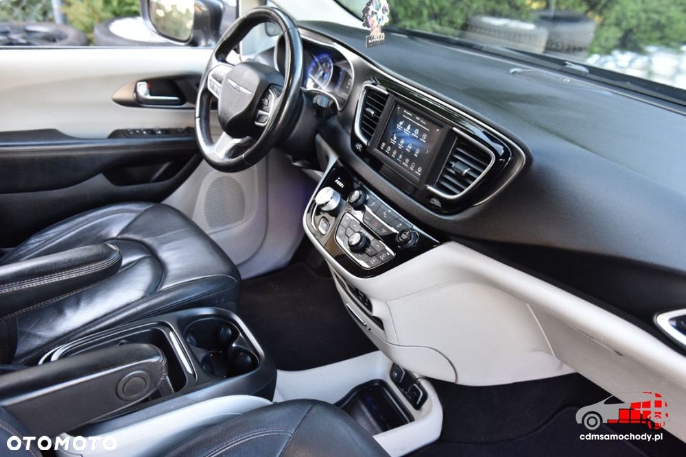 Chrysler Pacifica - 27
