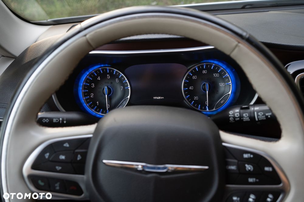 Chrysler Pacifica - 14