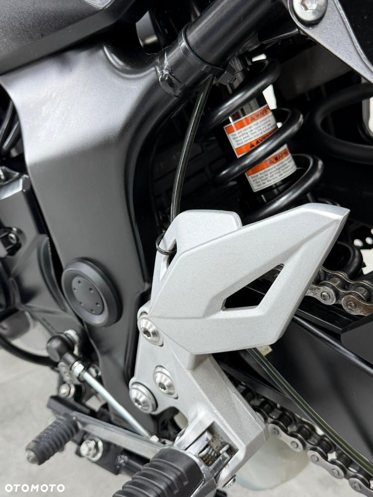 Suzuki GSR - 35