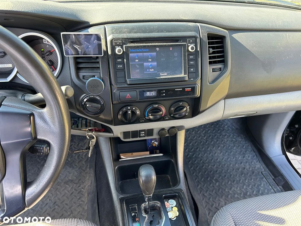 Toyota TACOMA - 14