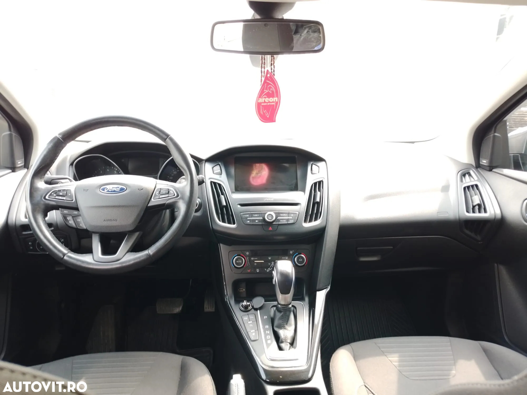Ford Focus 1.0 EcoBoost Titanium - 12