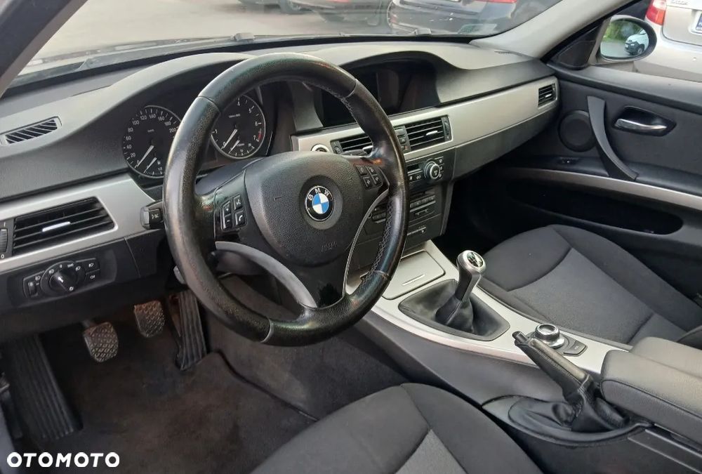 BMW Seria 3 318i - 2
