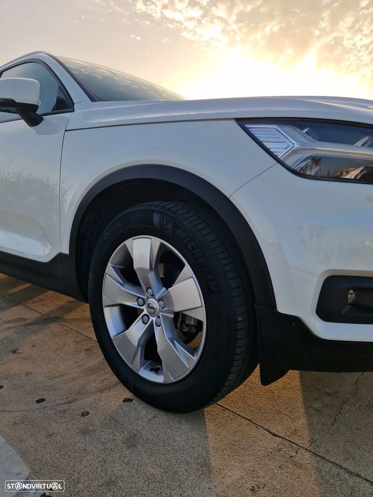 Volvo XC 40 1.5 T3 Momentum Plus - 24