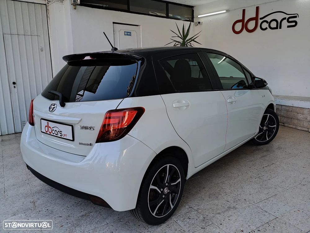 Toyota Yaris 1.5 HSD Comfort +P.Style+P.Techno — fotografia 17