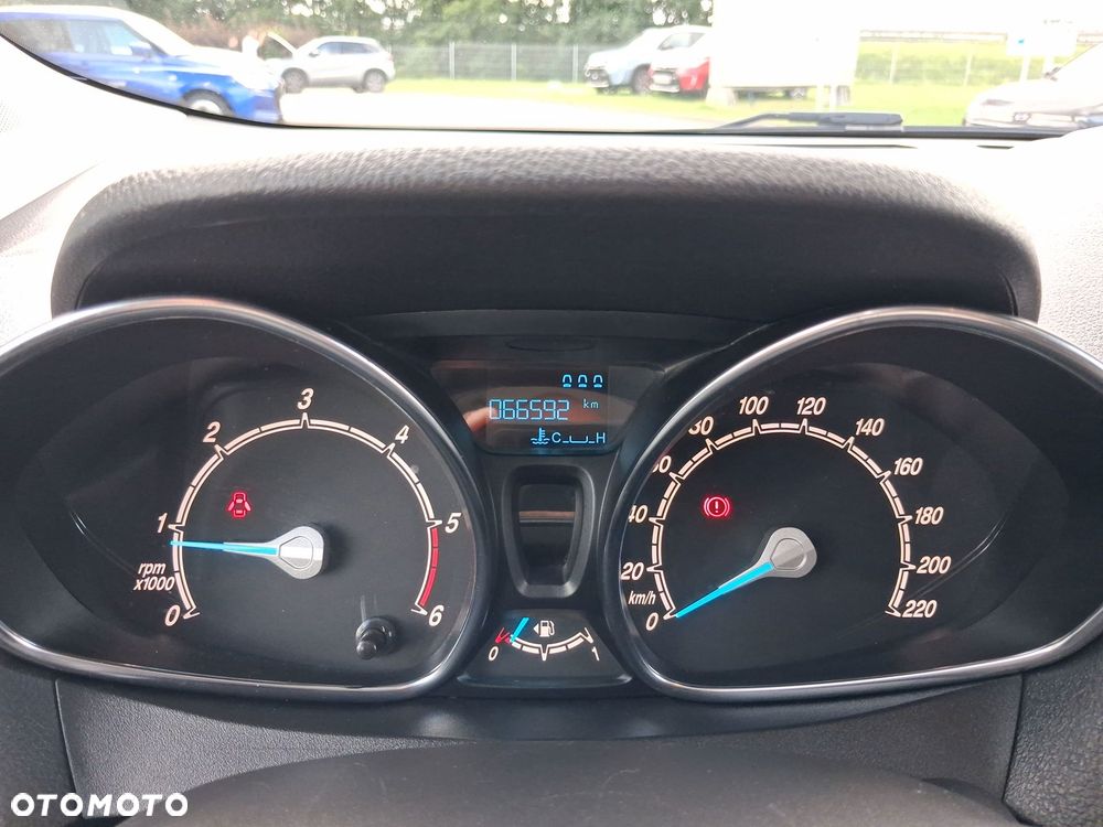Ford Tourneo Courier 1.5 TDCi Titanium - 29