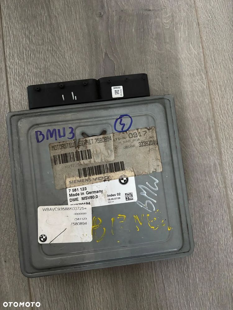 BMW seria 3 sterownik silnika WBAVC93588K037254