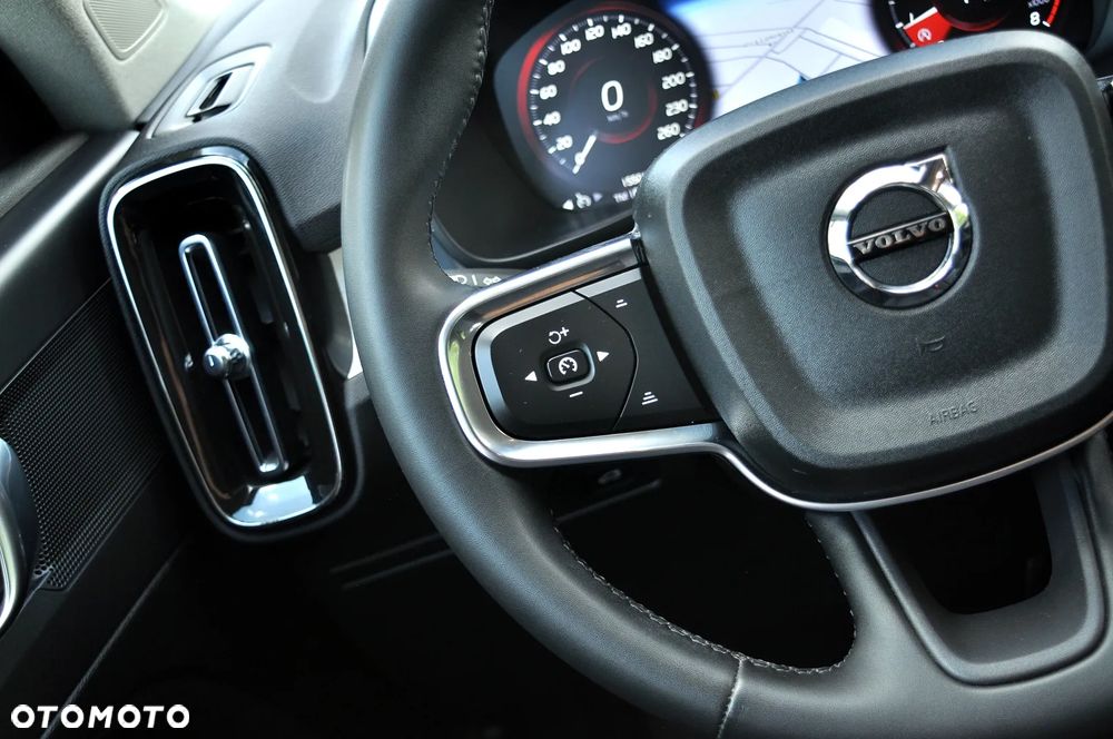Volvo XC 40 - 25