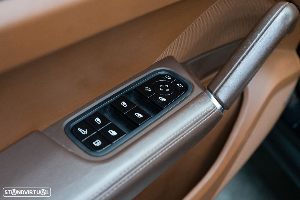 Porsche Cayenne Coupé E-Hybrid - 23