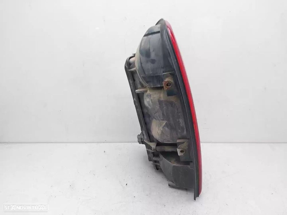 FAROLIM TRASEIRO DIREITO CHRYSLER VOYAGER / GRAND VOYAGER III 1999 -04576246 - 1