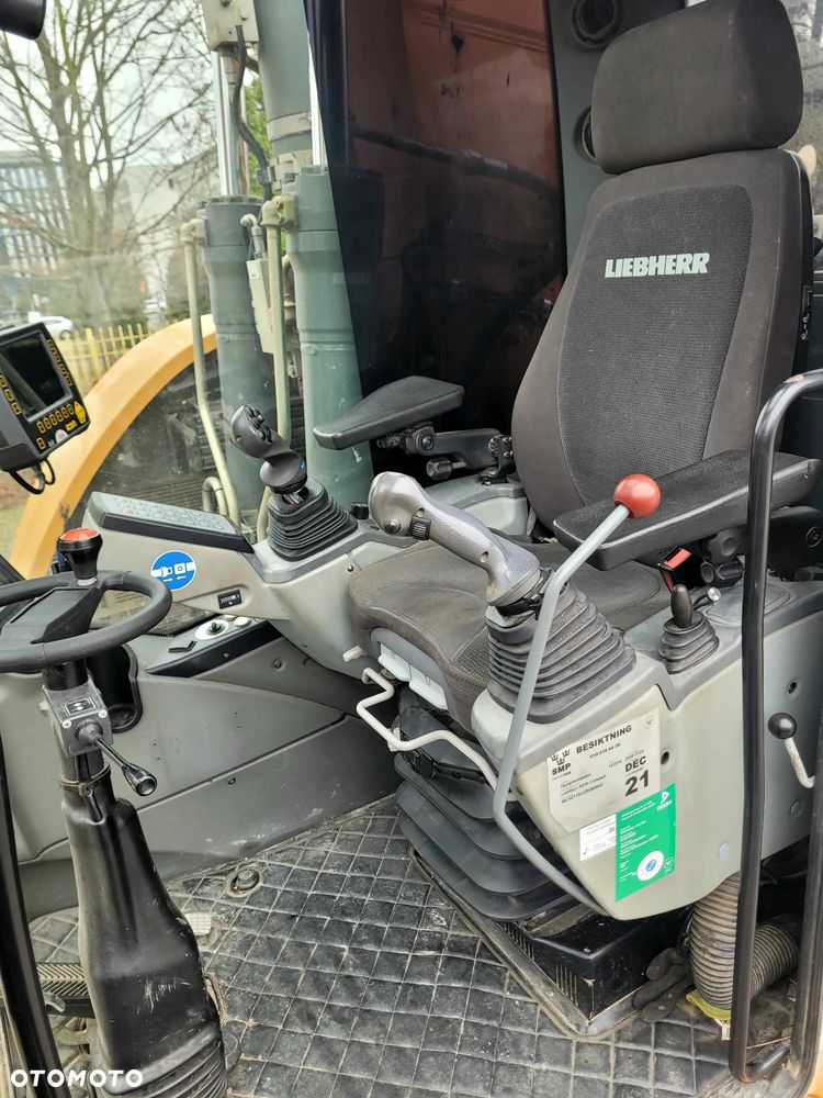 Liebherr 918 Compact - 12