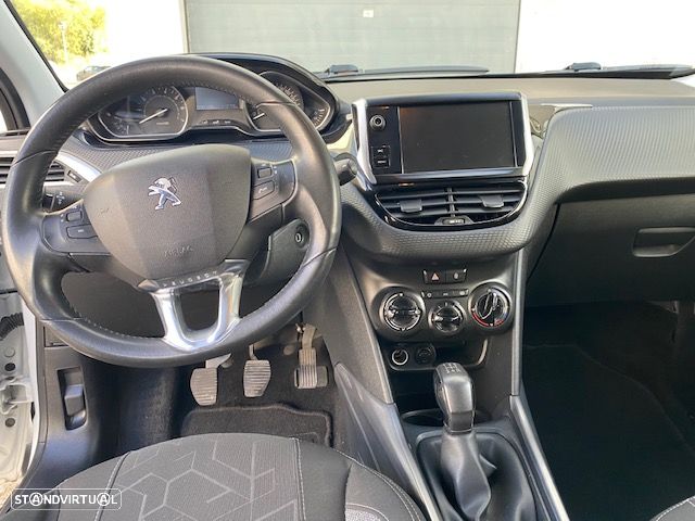Peugeot 2008 1.2 PureTech Style - 8
