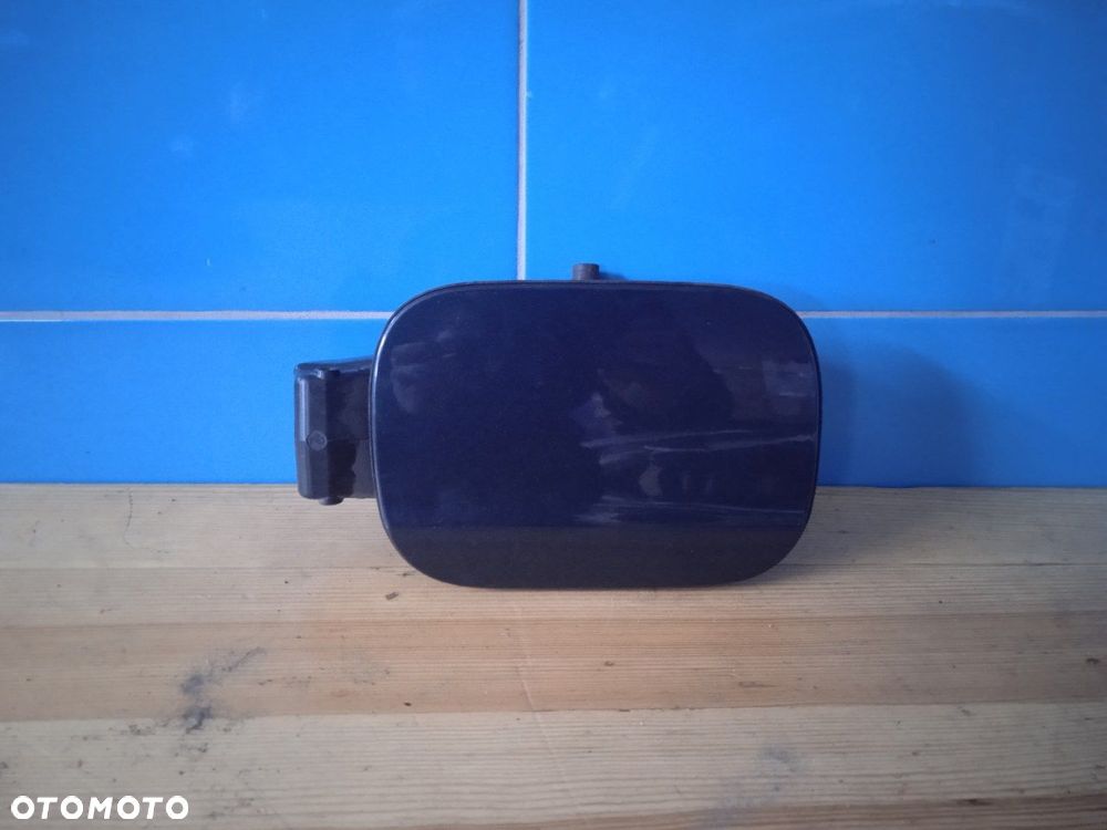 Klapa wlewu paliwa Golf 5 Kombi 1K0010497C kolor LC5F - 1