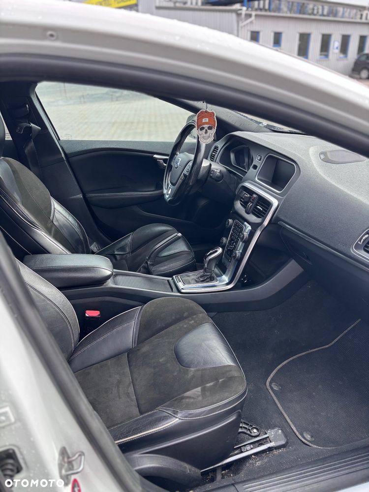 Volvo V40 D3 Drive-E R-Design Momentum - 11