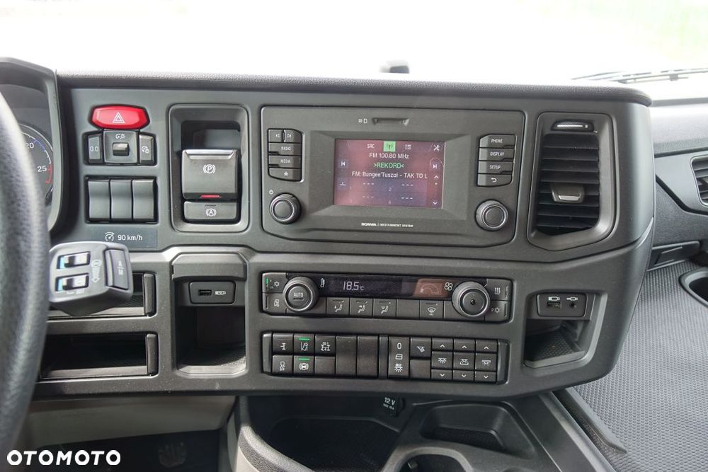 Scania R500 / EURO 6 / STANDARD / AUTOMAT / RETARDER / KLIMATYZACJA POSTOJOWA / LODÓWKA  /  2 ZBIORNIKI - 31