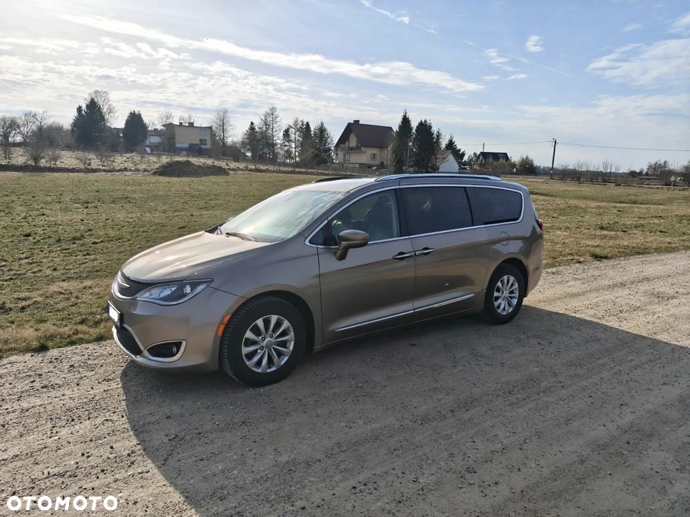 Chrysler Pacifica - 2