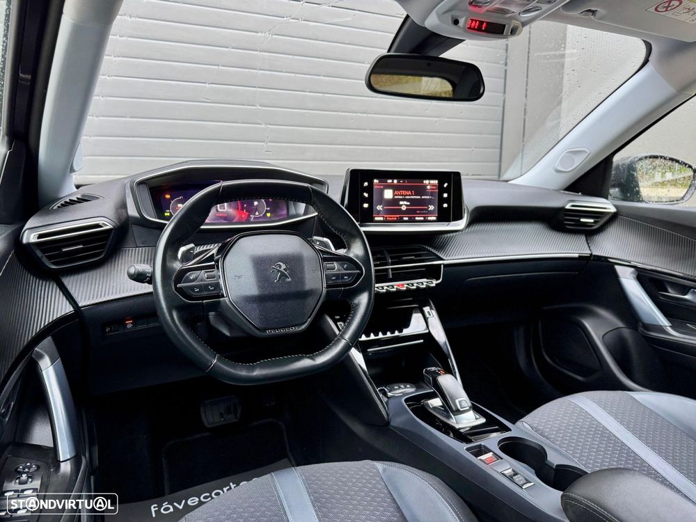Peugeot 2008 1.2 PureTech Allure EAT8 - 26