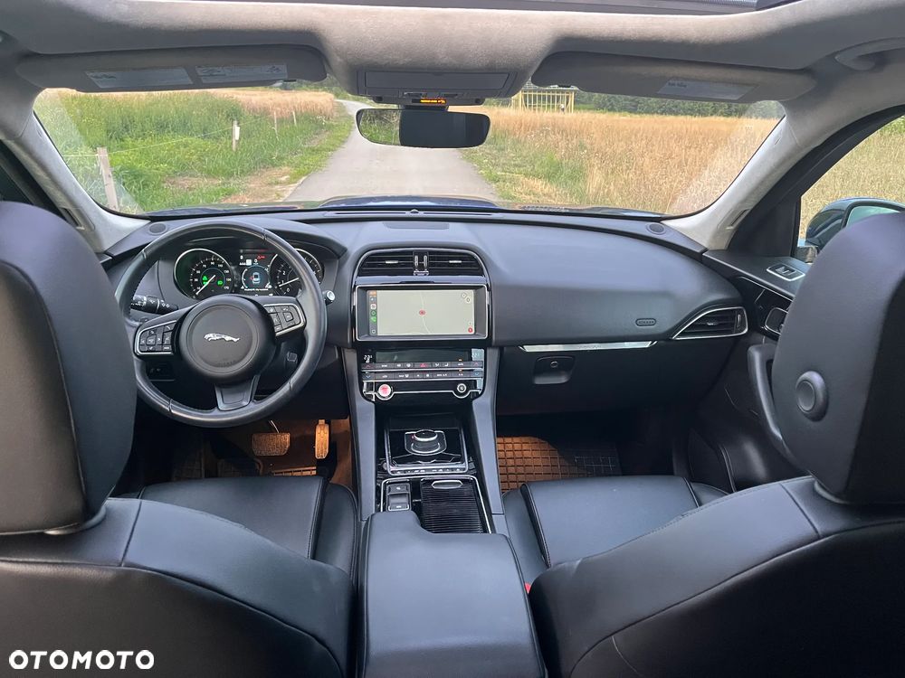 Jaguar F-Pace 2.0 i4P AWD Pure - 10