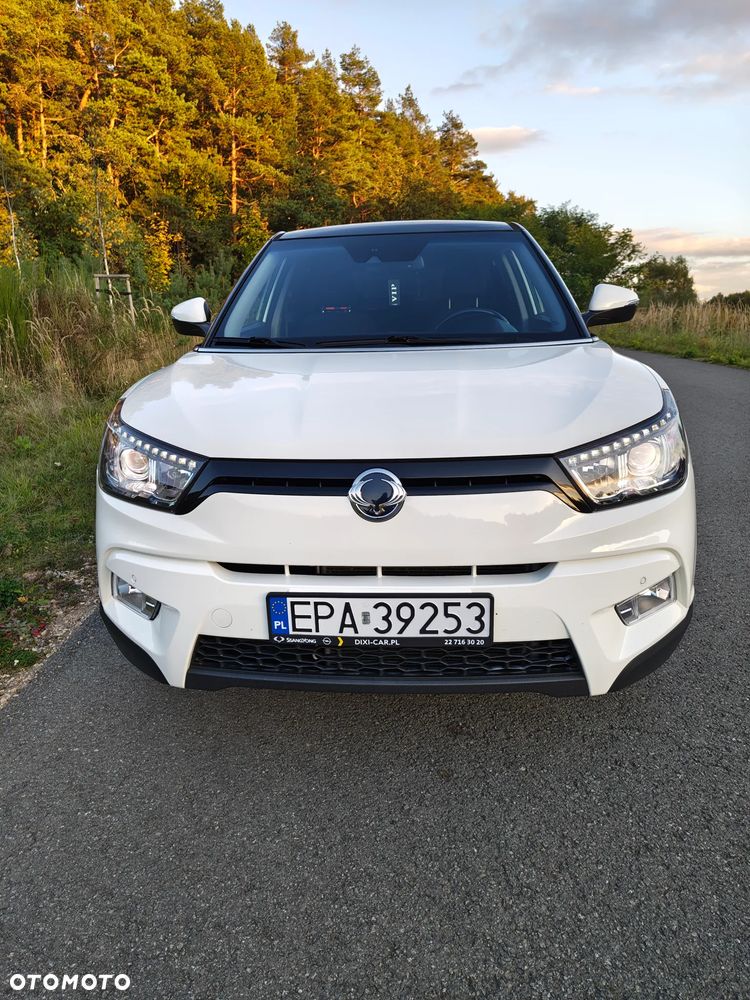 SsangYong/KGM Tivoli e-XGi 160 2WD Black+White - 12