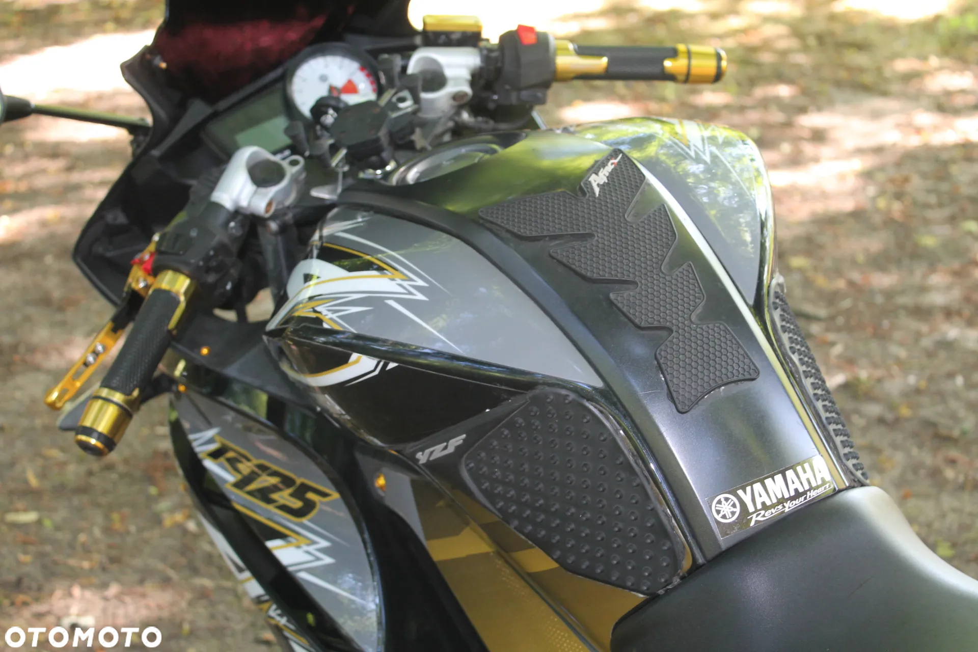 Yamaha YZF - 11